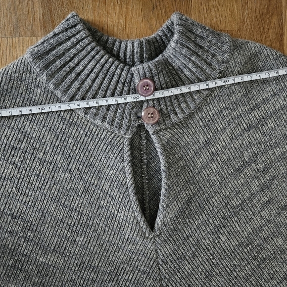 Vintage Wool Puncho by Lady Ann Knits Made  in Canada - Picture 7 of 9